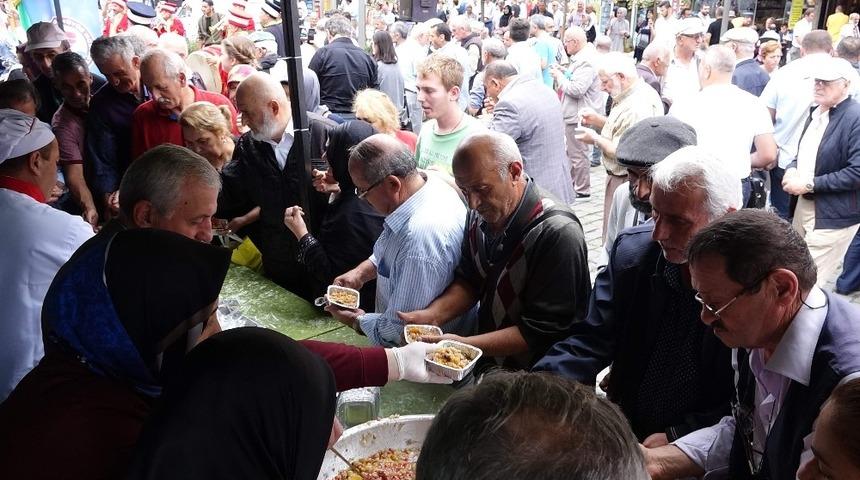 Trabzon&rsquo;da aşure dağıtımı