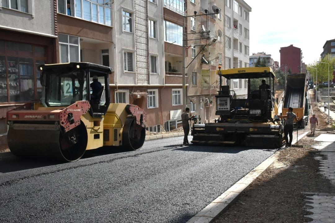 &Ccedil;orlu&rsquo;da Erdal İn&ouml;n&uuml; Caddesi asfaltlandı