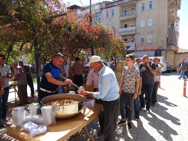 Hisarcık Belediyesi’nden aşure ikramı