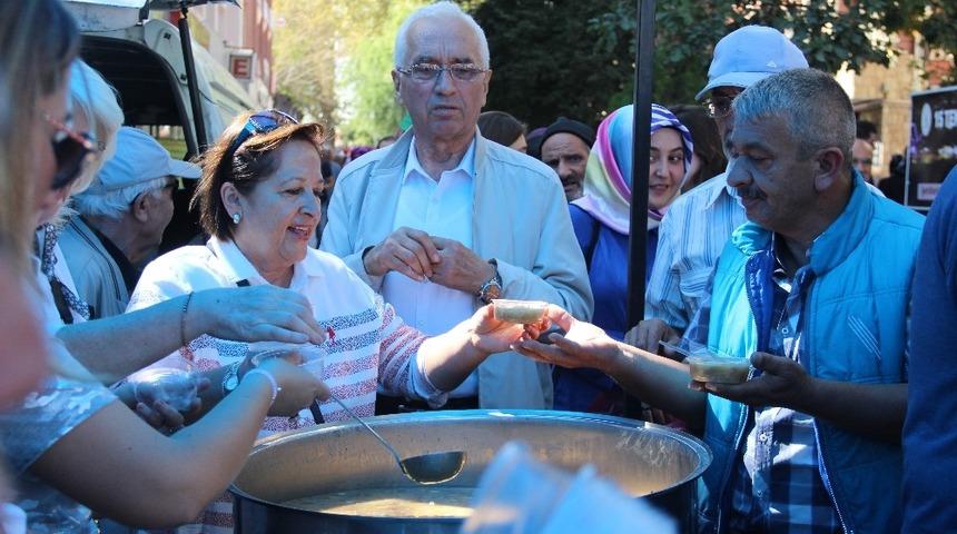 Sosyal Yardım ve K&uuml;lt&uuml;r Vakfı&rsquo;ndan aşure