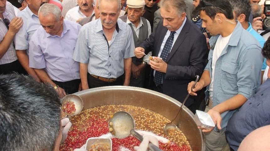 Hakkari polisi 2 bin kişiye aşure dağıttı