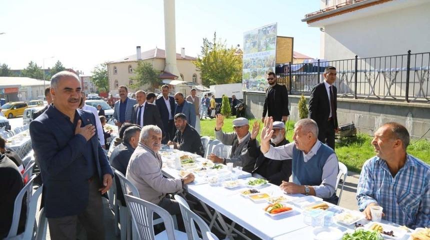 Başkan Aydın pazarcı esnafıyla kahvaltıda buluştu