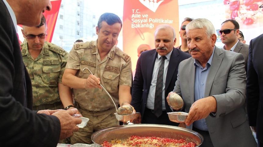 Van&rsquo;da 5 bin kişiye aşure ikramı