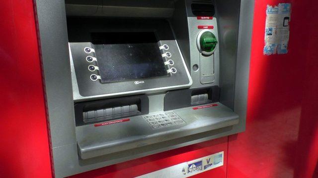 Bankamatikte unuttuğu para yarım saat sonra geri geldi