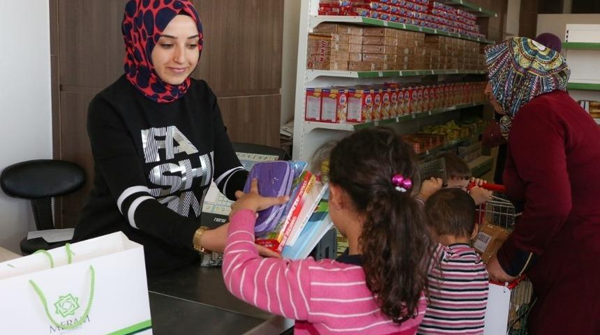 Meram Belediyesinden kırtasiye yardımı