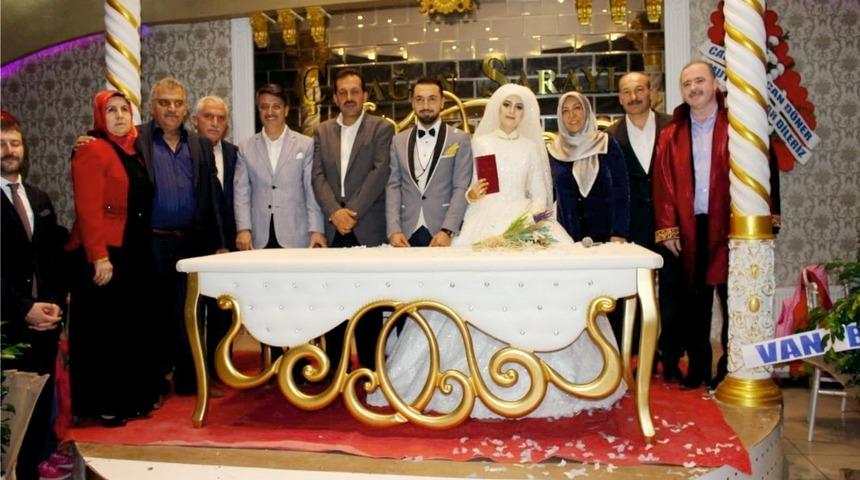 Ak Parti ailesinin mutlu g&uuml;n&uuml;