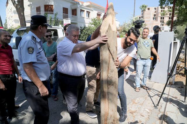 KKTC'de zamlar 'kazıklı eylemle' protesto edildi