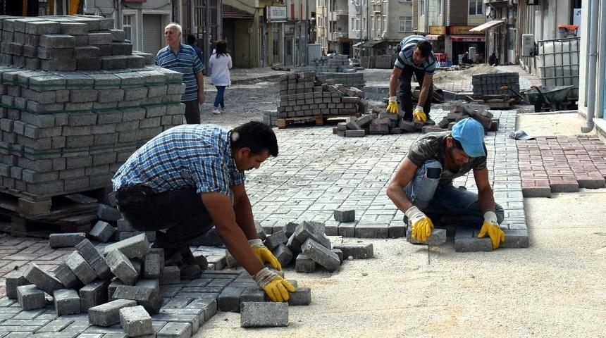 Parke taşı &ccedil;alışmaları Reşadiye Mahallesi&rsquo;nde devam ediyor