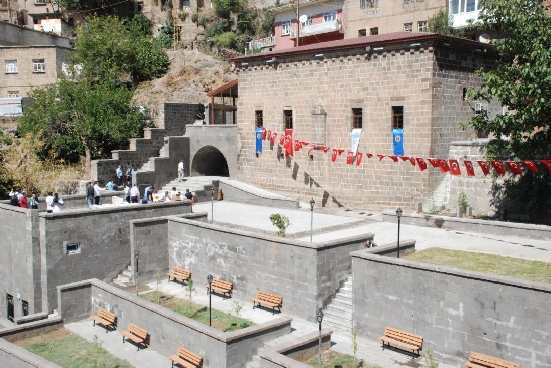 235 yıllık tarihi Alemdar Camii ibadete a&ccedil;ıldı