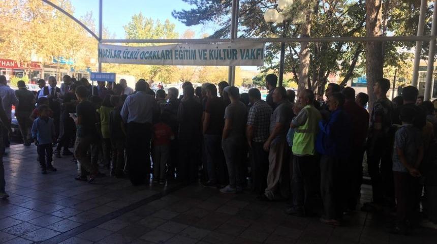 &Uuml;lk&uuml; Ocakları aşure dağıttı