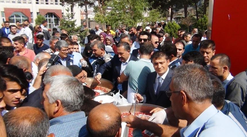 Erciş belediyesinden aşure g&uuml;n&uuml; etkinliği