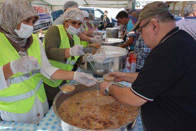 Çaycuma’da 4 bin kişiye aşure dağıtıldı