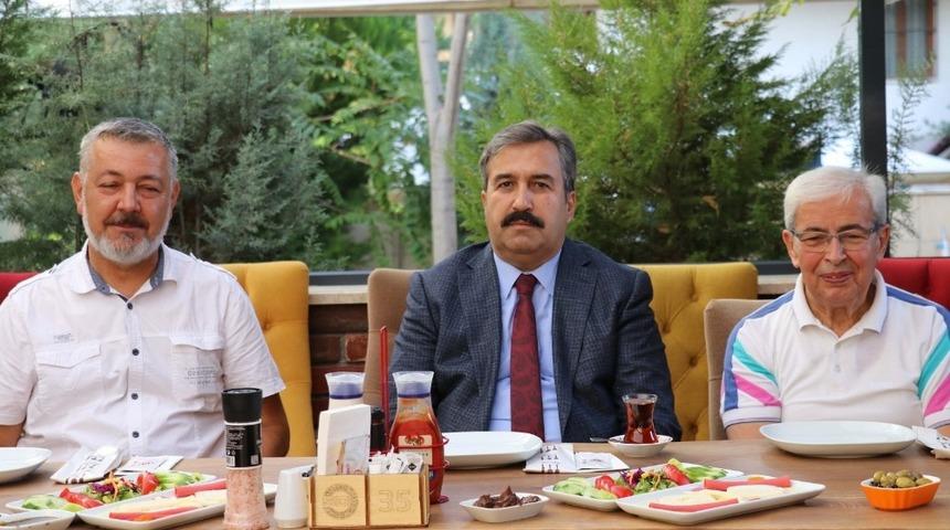 Emniyet M&uuml;d&uuml;r&uuml; Demir esnafla bir araya geldi