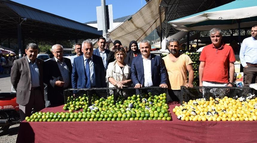 Milletvekili &Uuml;nal pazarcı esnafını ziyaret etti