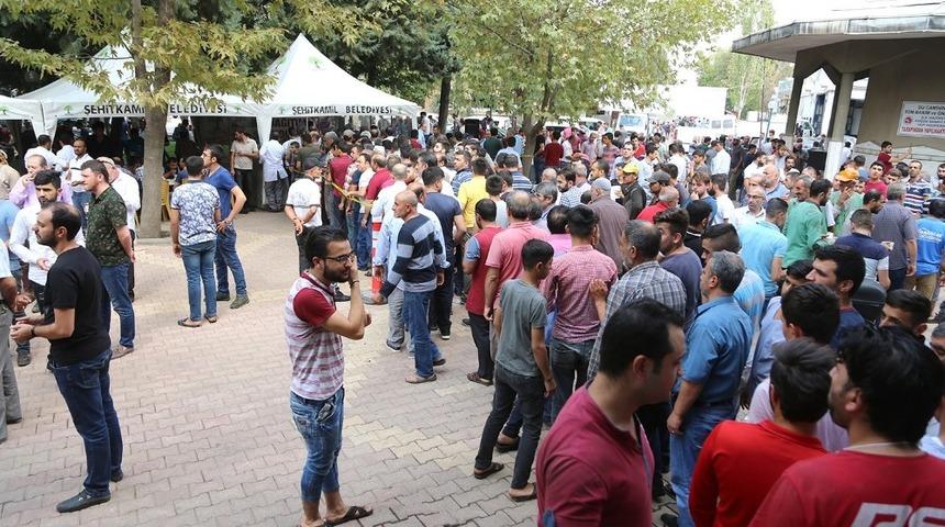 Cuma namazı sonrası aşure ikramı yapıldı