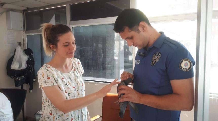 Polis memurları yaralı g&uuml;vercin i&ccedil;in seferber oldu