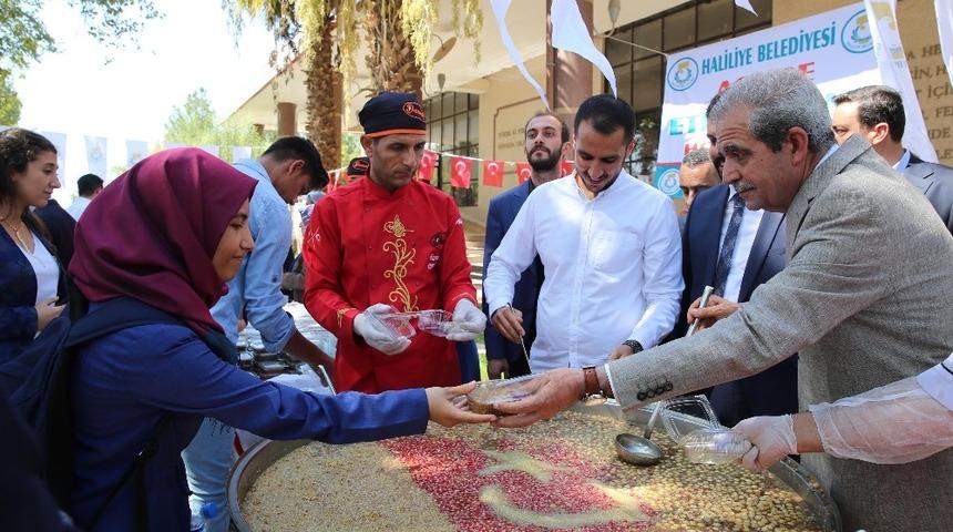Haliliye&rsquo;de vatandaşlara aşure ikram edildi