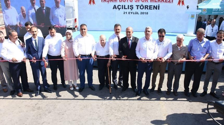 Sel&ccedil;uk Togo Yaşam Boyu Spor Merkezi a&ccedil;ıldı