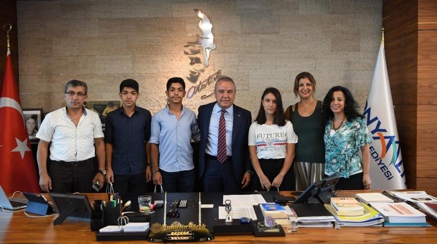 Konyaaltı Belediyesi Etüt Merkezi’nden ilk 10 bine 2 bin öğrenci