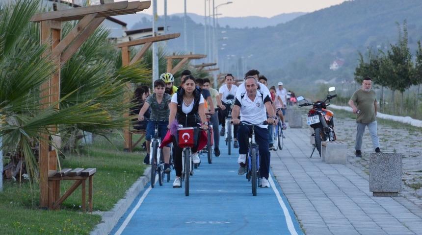 Pedallar, otomobilsiz &Ccedil;aycuma i&ccedil;in d&ouml;nd&uuml;