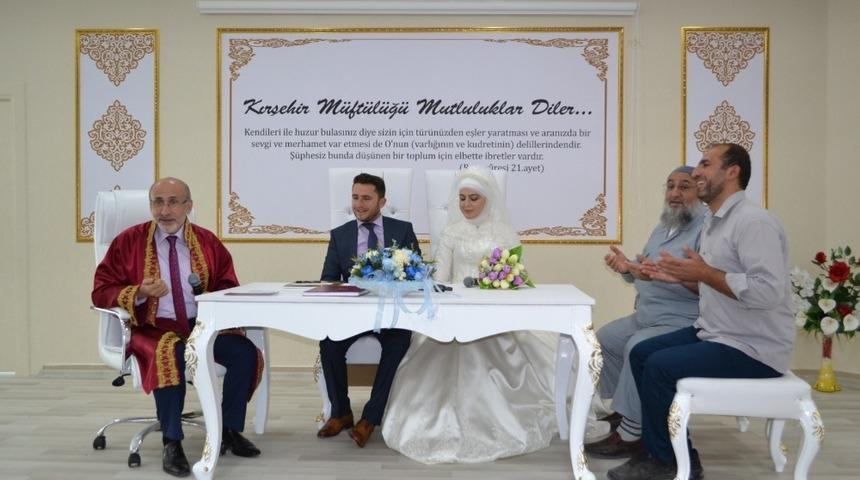 Kırşehir&rsquo;de M&uuml;ft&uuml; Yaman, ilk resmi nikahı kıydı