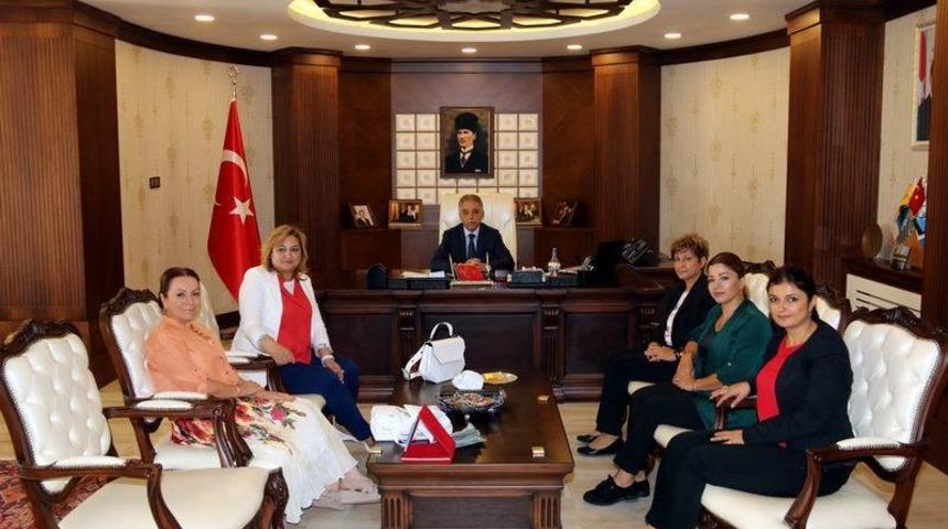 Dog&uuml;nkad &uuml;yelerinden Vali Toprak&rsquo;a ziyaret