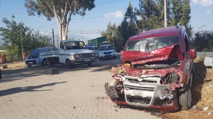 Nazilli&rsquo;de zincirleme trafik kazası: 3 yaralı