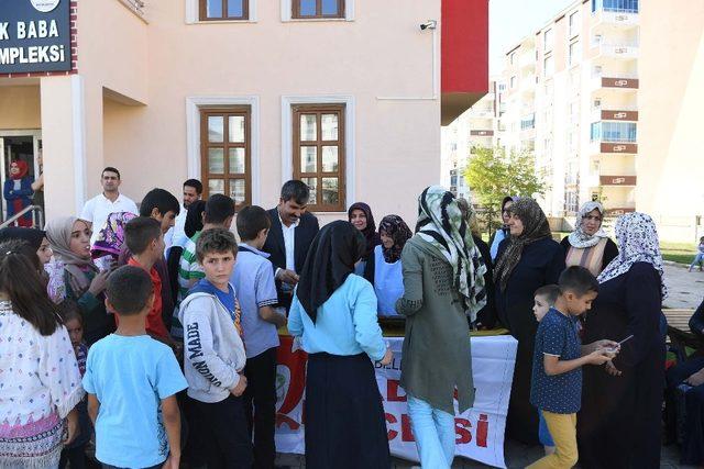 Başkan Asya, çocuklara ve kursiyerlere aşure ikram etti