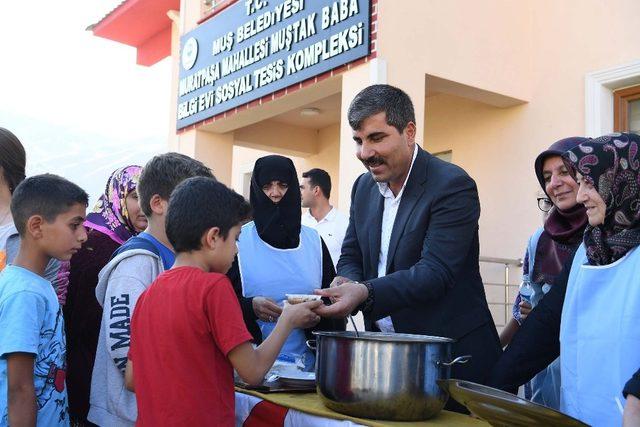 Başkan Asya, çocuklara ve kursiyerlere aşure ikram etti