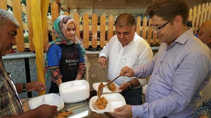 Nurdağı&rsquo;nda Ahi pilavı dağıtıldı.