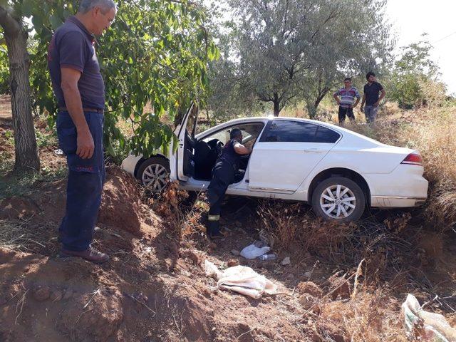 Lüks otomobil su kanalına uçtu: 1 yaralı