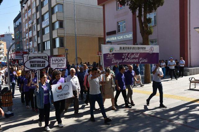 Alaşehir Belediyesi’nden Alzheimer Günü etkinliği