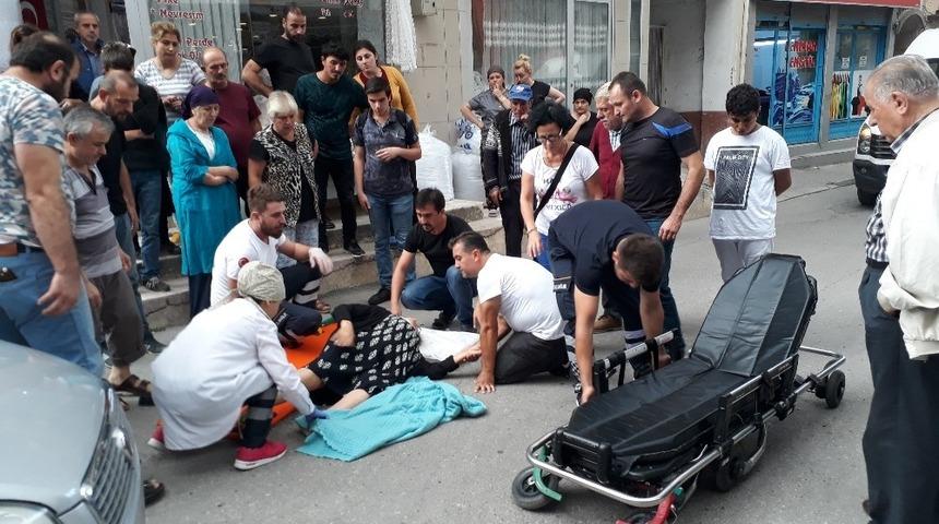 Otomobilin &ccedil;arptığı yaya yaralandı