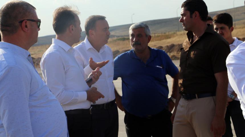 Vali'den, işi aksatan müteahhide fırça!