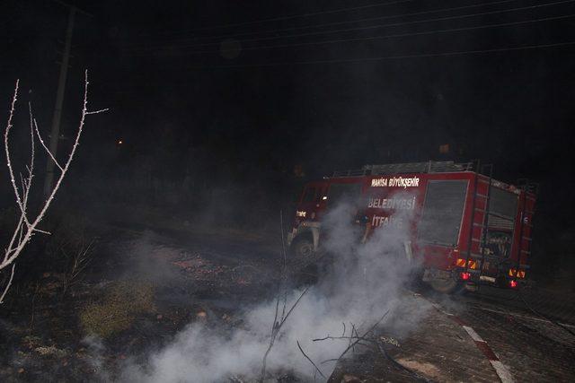 Şehir merkezindeki ot yangını korkuttu