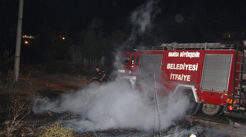 Şehir merkezindeki ot yangını korkuttu