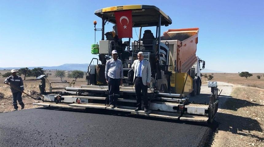 Başkan Musa Yılmaz, k&ouml;y yolu yapım &ccedil;alışmalarını inceledi