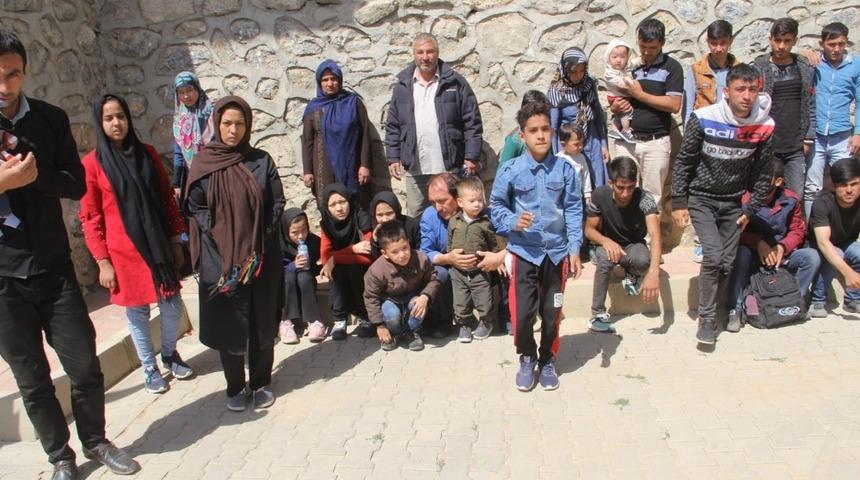 Jandarma&rsquo;dan g&ouml;&ccedil;men ka&ccedil;ak&ccedil;ılığı operasyonları