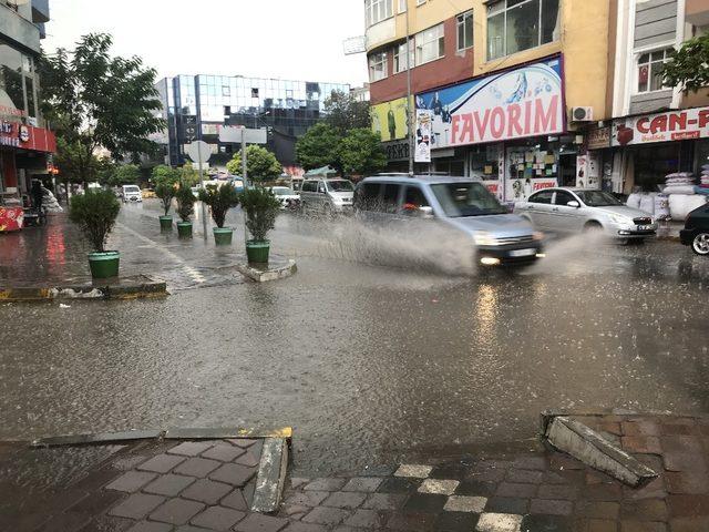 Iğdır’da sağanak yağış hayatı olumsuz etkiledi