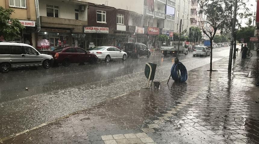 Iğdır&rsquo;da sağanak yağış hayatı olumsuz etkiledi