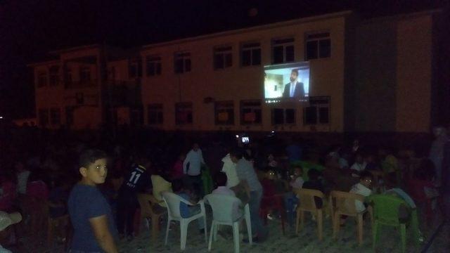 Malazgirtli köy halkı sinema keyfi yaşadı