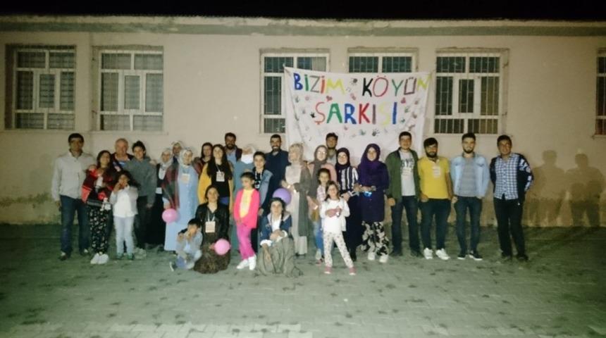 Malazgirtli köy halkı sinema keyfi yaşadı