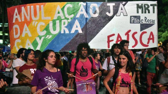 Brezilya'daki psikologlar Yüksek Mahkeme'den 'eşcinselliği tedavi' programlarına yasağın geri getirilmesini istiyor. Yasak geçen yıl bir yargıç tarafından kaldırılmıştı.
