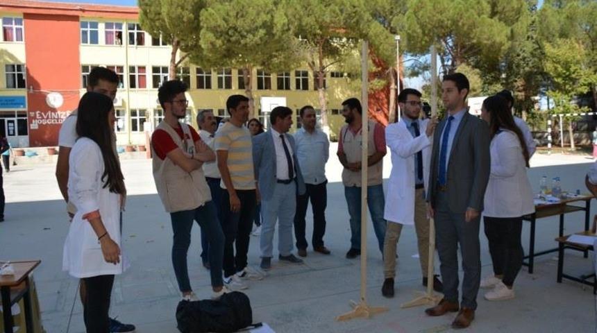 Sağlık el&ccedil;isi &ouml;ğrencilerden Selendili &ouml;ğrencilere ziyaret