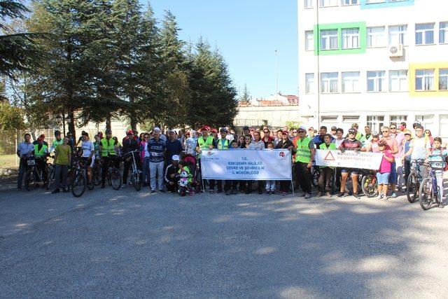 Çevre bilinci oluşturmak için pedalladılar