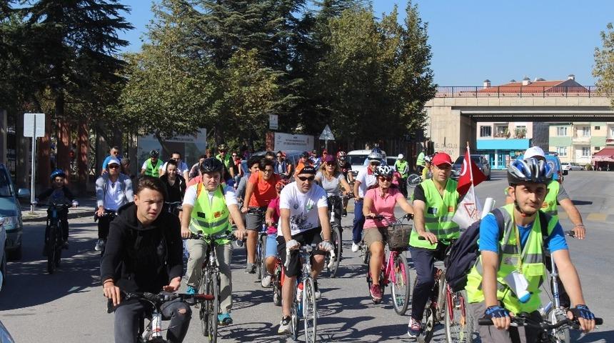 &Ccedil;evre bilinci oluşturmak i&ccedil;in pedalladılar