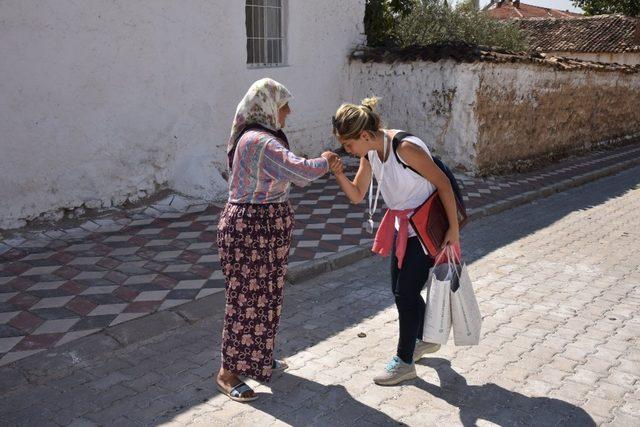 Sosyal doku ekibi vatandaşları dinliyor