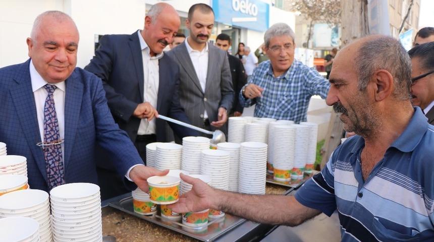 Bing&ouml;l Ticaret&rsquo;ten bin 500 kişilik aşure ikramı