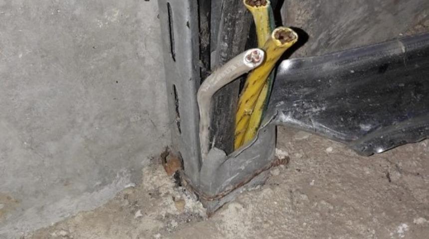 Kablo kesen şahıslar bek&ccedil;ilere yakalandı