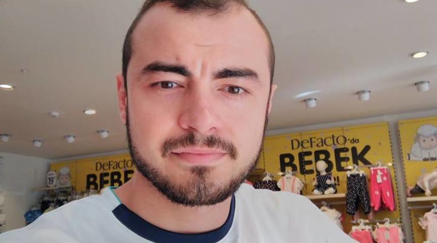 Arkadaşını '&Ouml;zbek kadın' y&uuml;z&uuml;nden boğazını keserek &ouml;ld&uuml;rm&uuml;ş